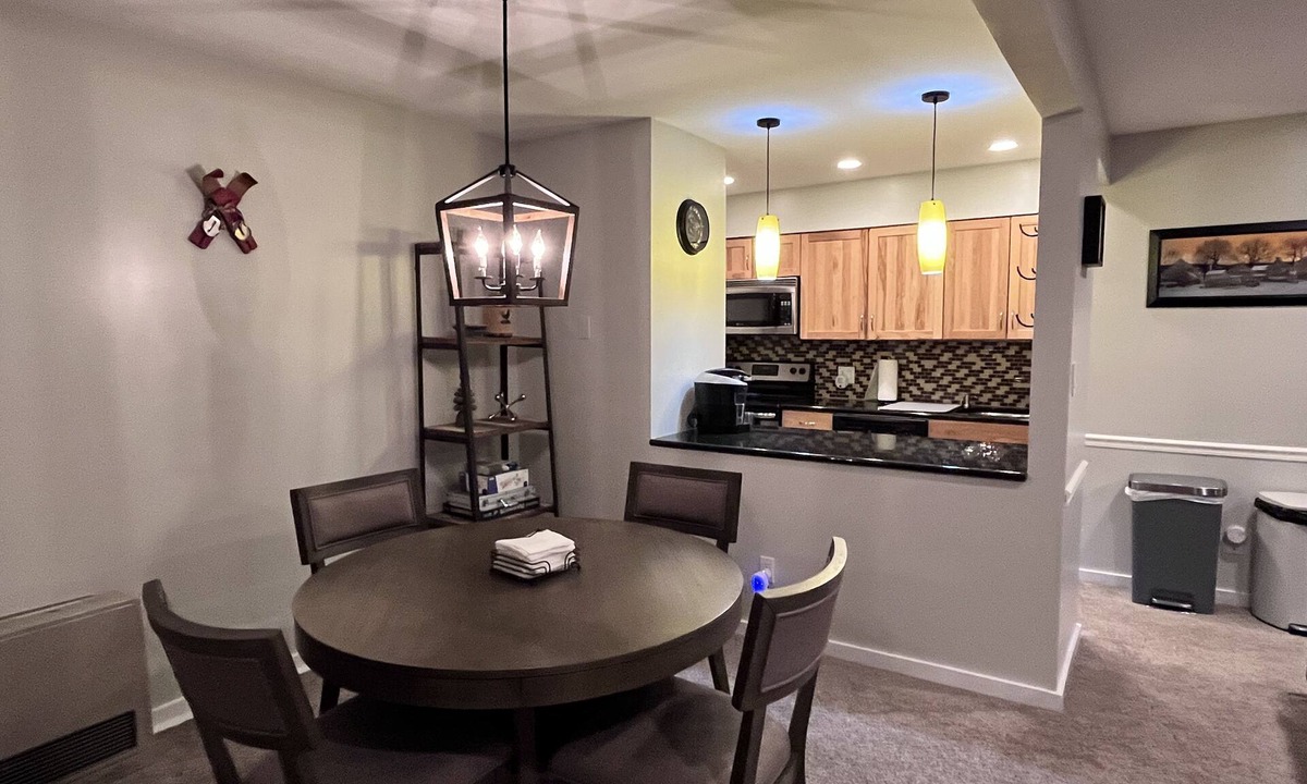Killington Condo | Trail Creek: Ski home to renovated 1st floor, 1br condo. Sleeps 4.