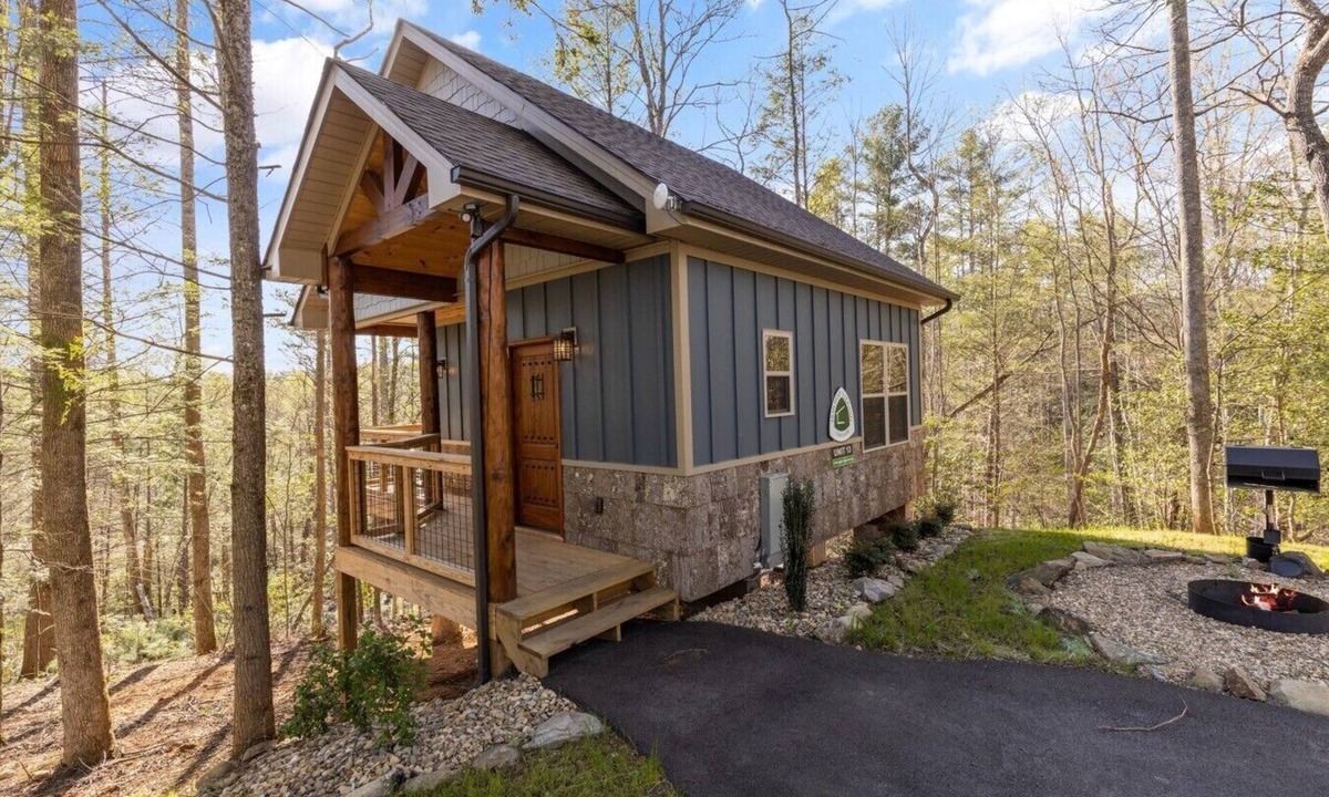 Rocky Grove Cabin | Trailhead Lodge #13 Loft + Fire Pit