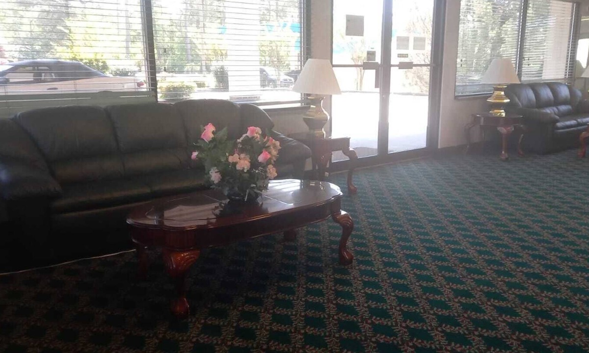 Waynesboro Hotel | Traveler Inn and Suites