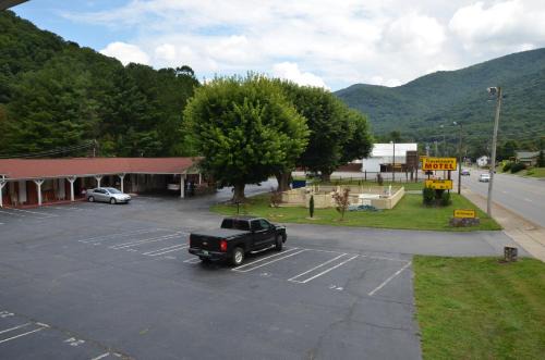 Maggie Valley Hotel | Travelowes Motel - Maggie Valley