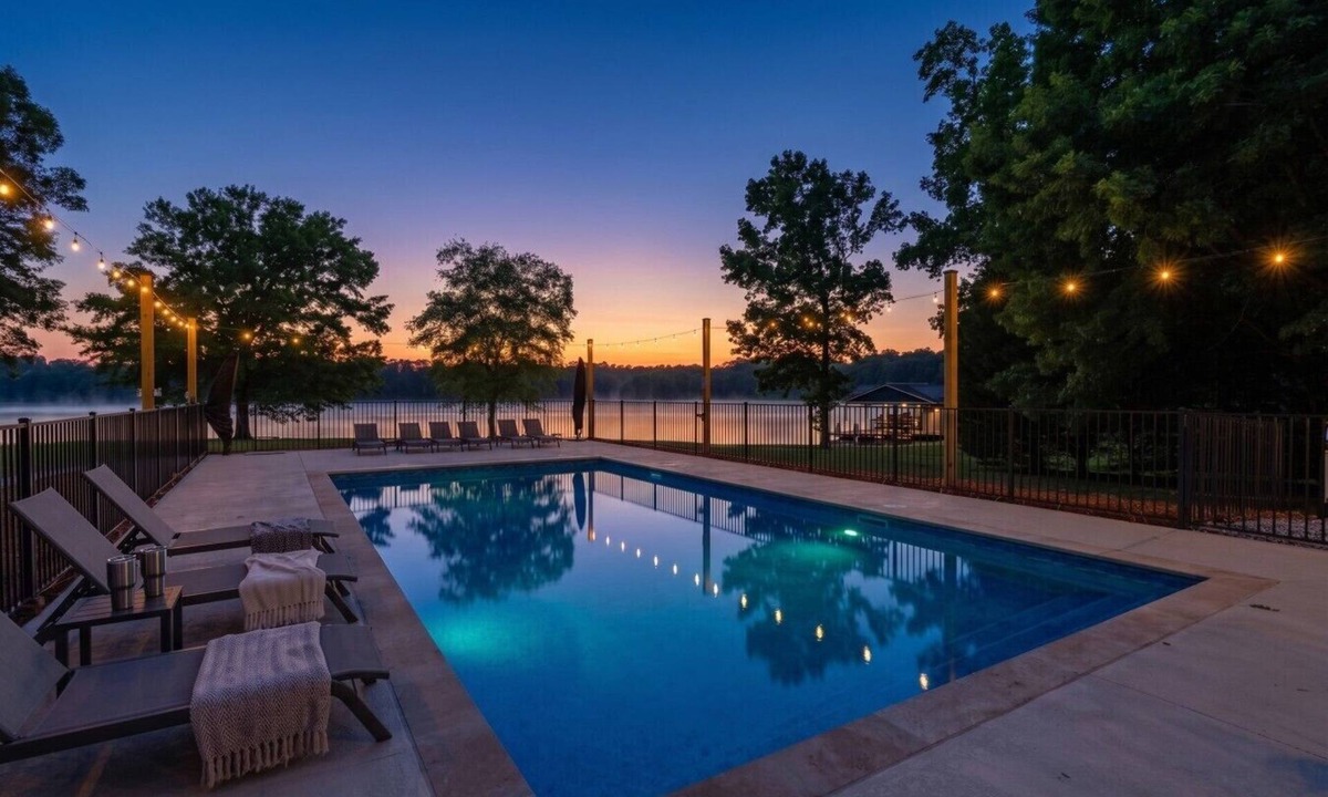 Milledgeville House | Ultimate Family Fun Lakehouse w/pool and dock