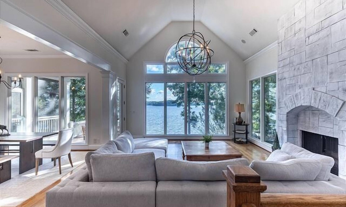 Eatonton House | Unique Lake Lodge Retreat with game room