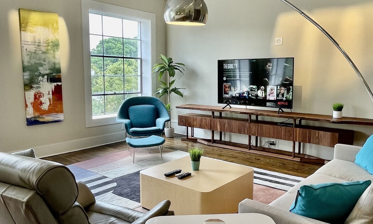 Macon Condo | Upscale Downtown Luxury Penthouse with PARKING