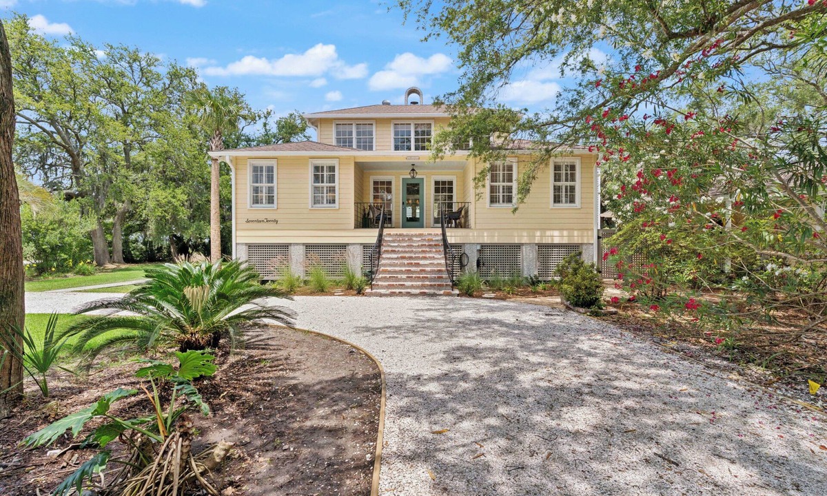 East Beach House | Upscale East Beach & Pool