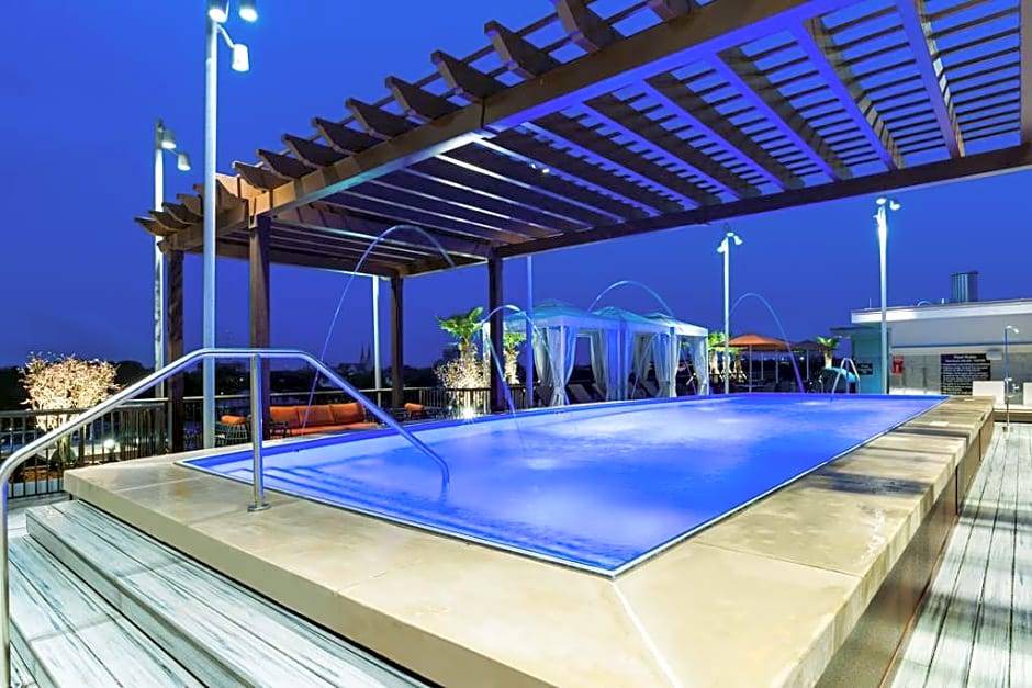 Hitch Village - Fred Wessels Homes Hotel | 3-Star Hotel ∙ Homewood Suites by Hilton Savannah Historic District/Riverfront
