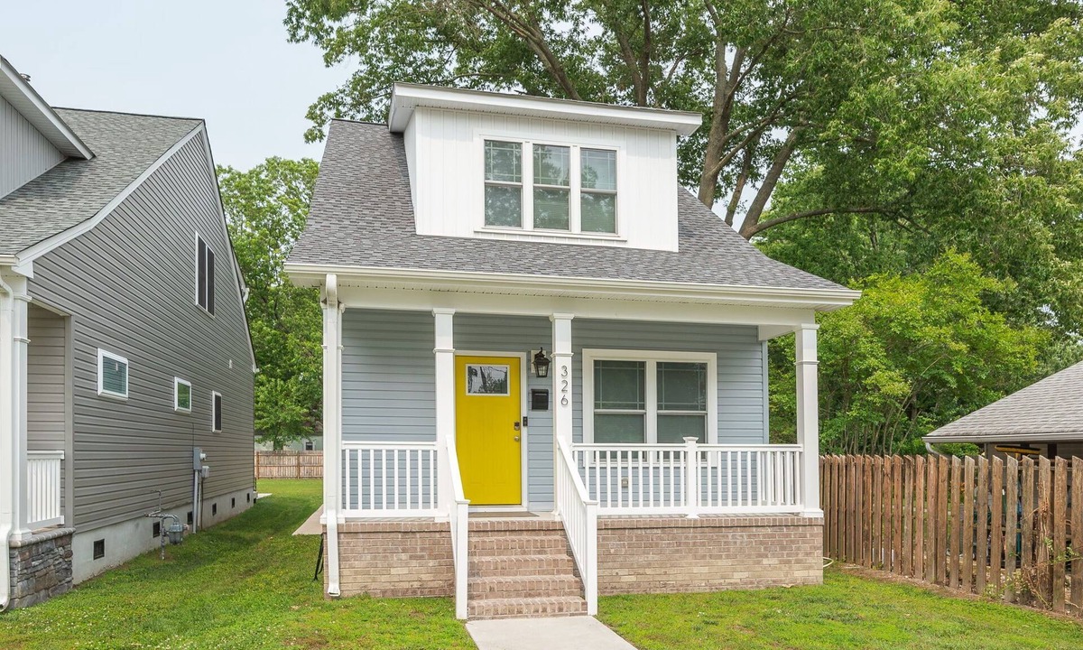 Hampton House | Vacation Homes at Buckroe Beach! Sleeps 10