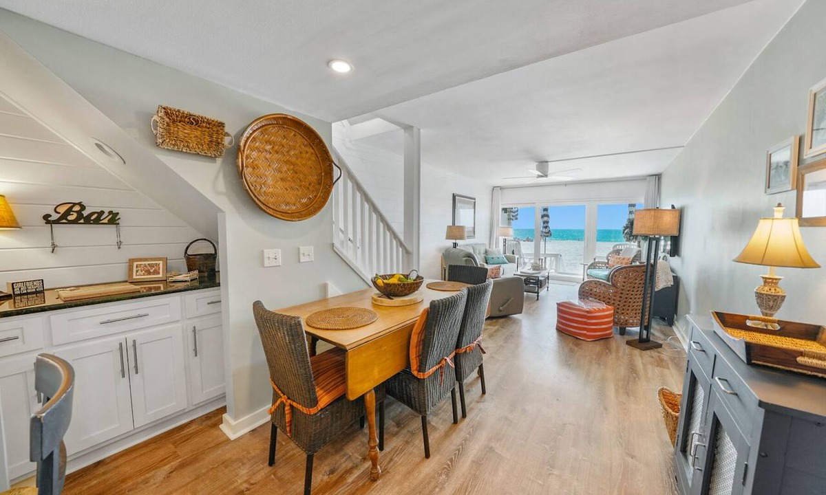 Sunnyside Condo | Very Merry - Renovated Gulf-Front Escape, Steps To Beach