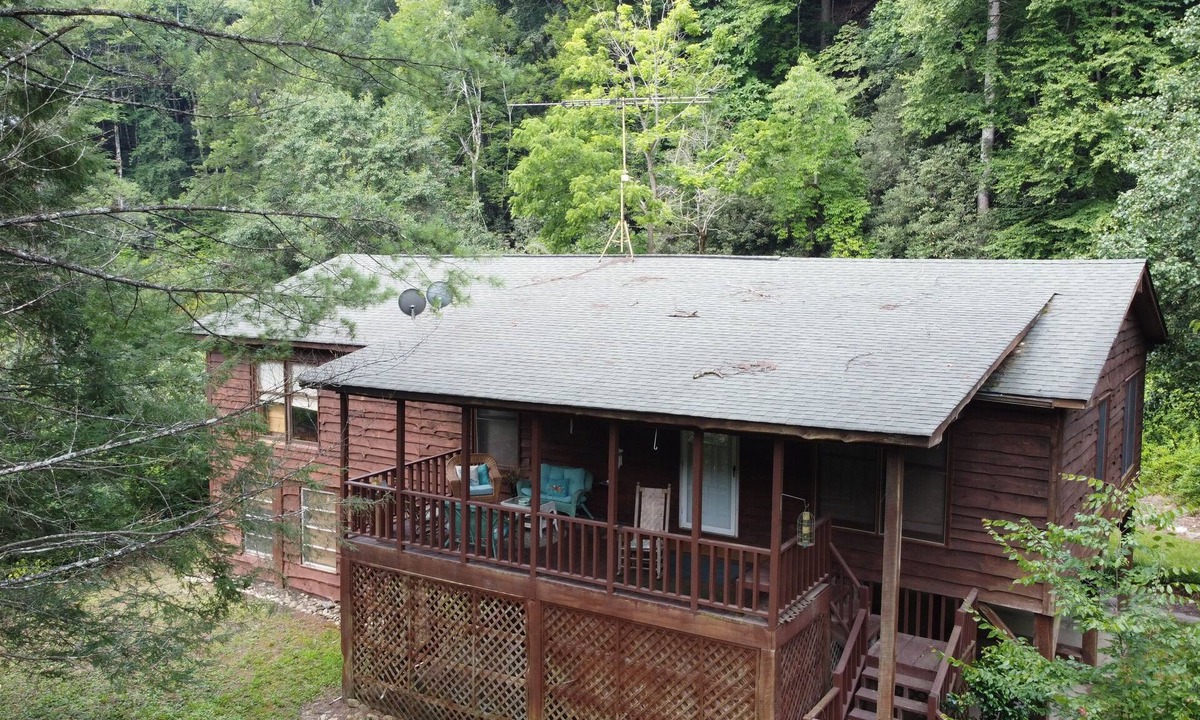 Mortimer Cabin | Very Secluded Home overlooking a Wilson Creek, a Wild and Scenic River.