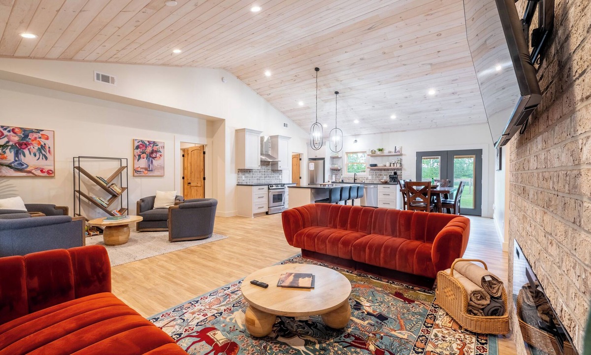 Wagener House | Victory Reins- Quiet Country Stay Near Aiken & I-20 + Parking, Golf, Horses