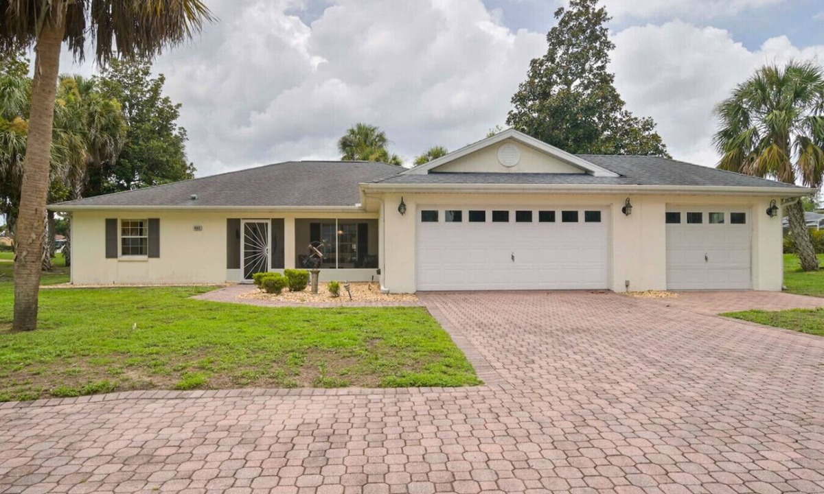Hernando House | Villa Tilly – 4BR Pool Home Minutes from Downtown Inverness & the Trail