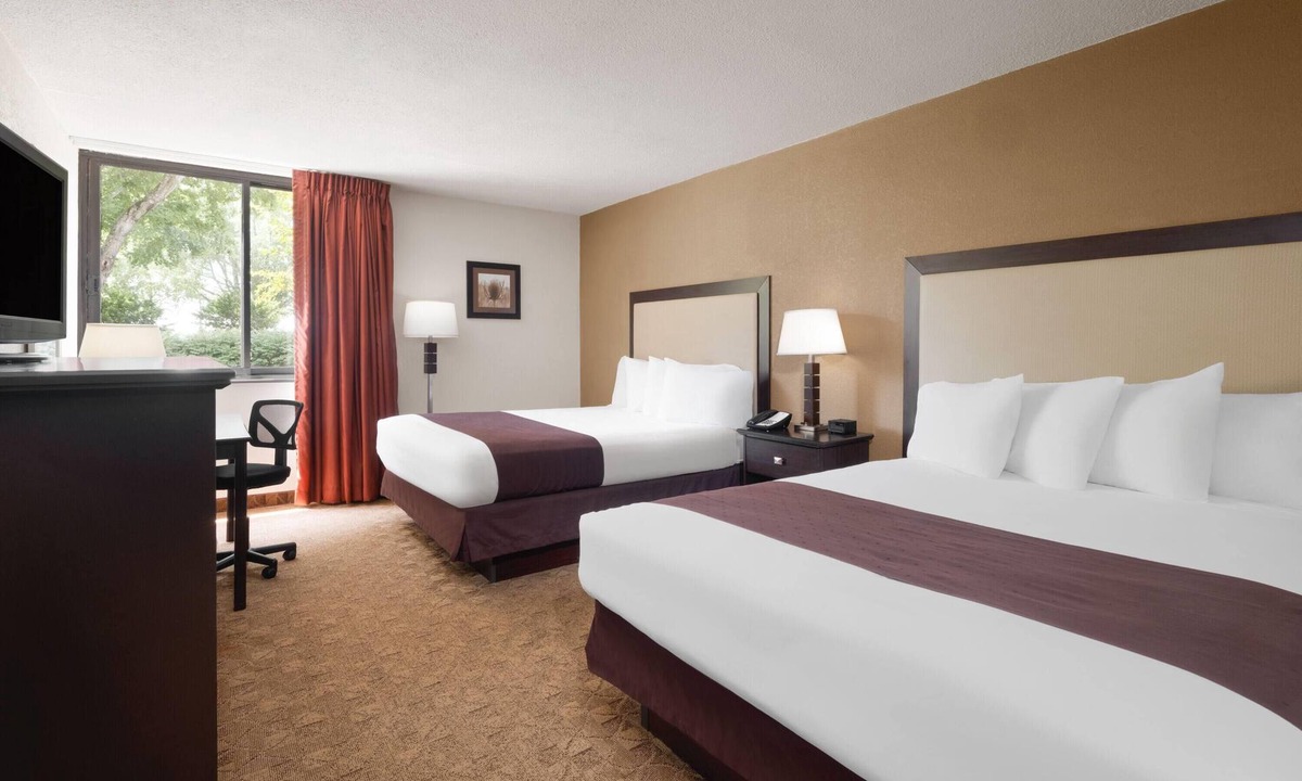 Clemmons Hotel | Village Inn Clemmons/Winston Salem, Trademark by Wyndham