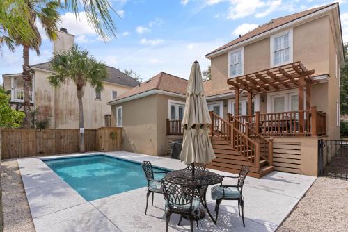 King City House | Village Retreat - 100 Mews Circle