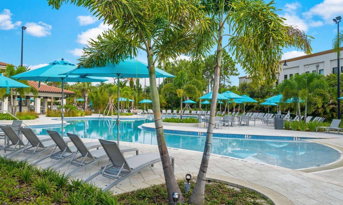 Florida Central Atlantic Coast Condo | Vista Cay Luxury Retreat Near Theme Parks & walk to Conventions.