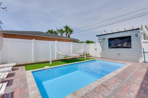 Laguna Beach House | Walk to Beach: Designer PCB Retreat Near 30A!