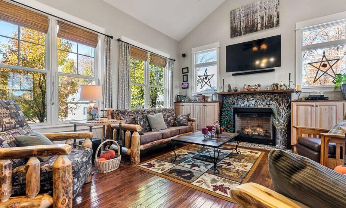 New Buffalo Cottage | Walk to Beach & Downtown – Pool, Hot Tub, Fire Pit | Second Chance Retreat