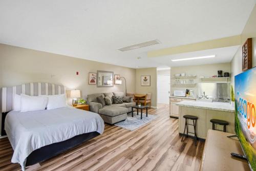 Baneberry Apartment | Walk to Douglas Lake Dog Friendly W Peaceful Views