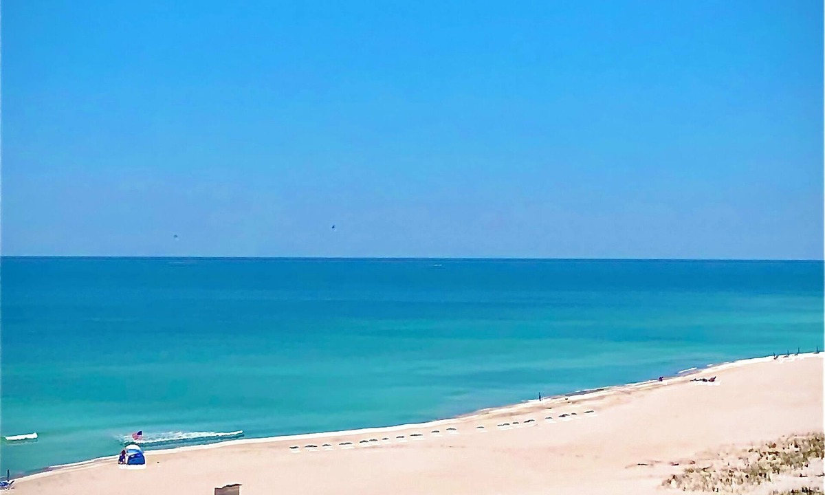 Ono Island Condo | Walk to Flora-Bama! On Beach! Rents Sunday-Sunday in June and July!