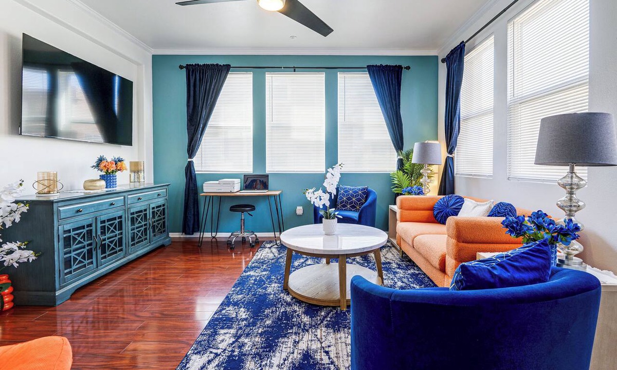 Compton House | Walk to Train Station & More! Modern Compton Unit