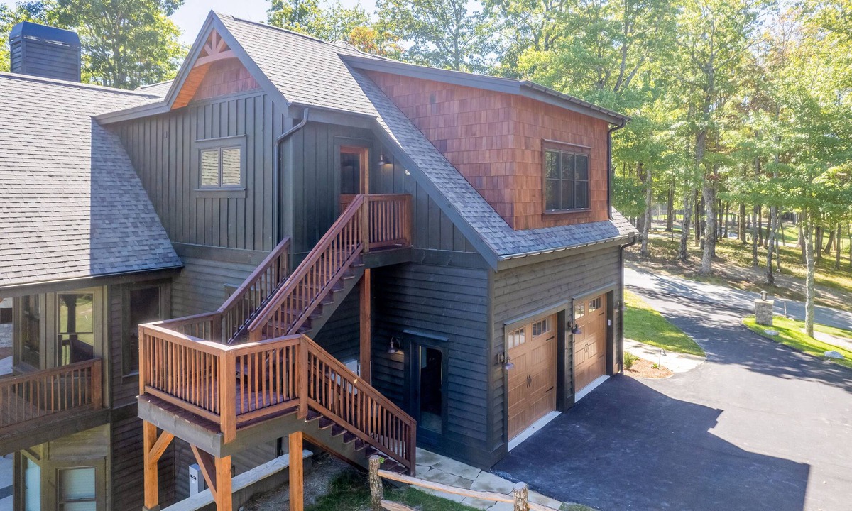 Glenville Apartment | Walk-up apartment with resort amenities: firepit, sports courts & hiking