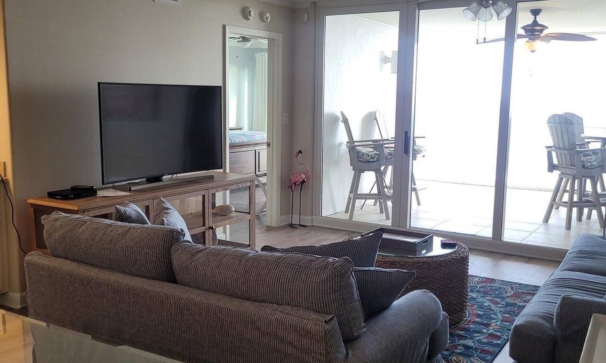 Parasol West Condo | Warm & Cozy Beach Front!