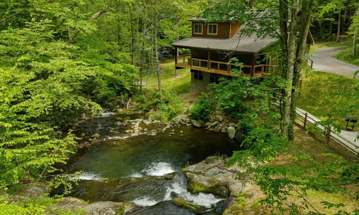 Rocky Grove House | Waterfront Swimming Hole & Fishing + Games &Hot tub