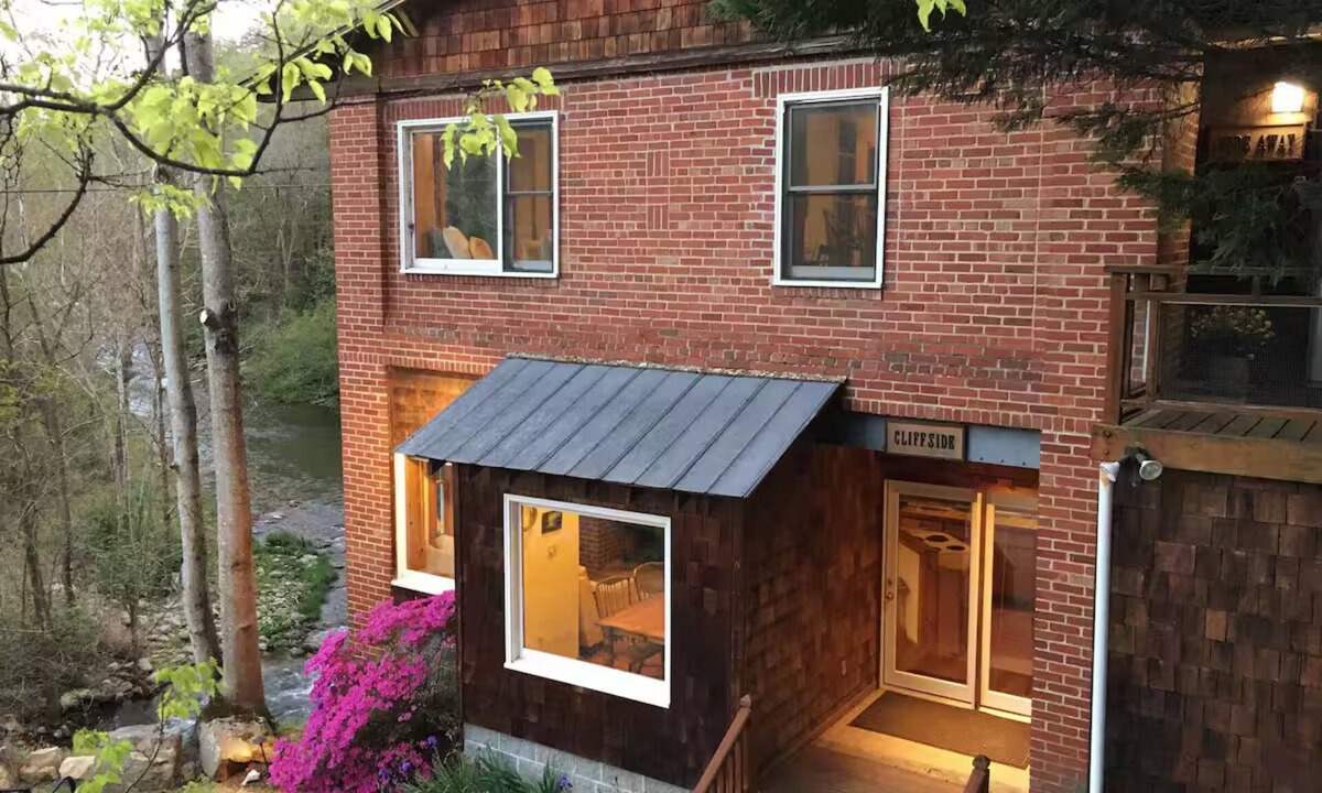 Hot Springs House | WATERSIDE - 5BR/5BA - Walk to Downtown & Appalachian Trail, Hot Springs, NC