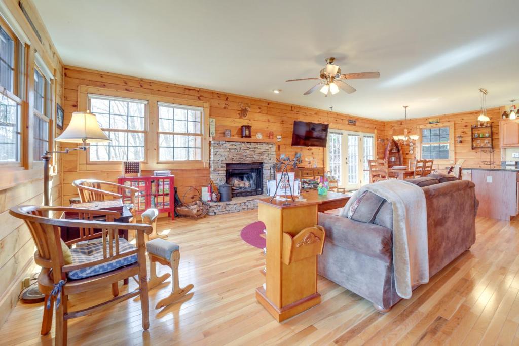 Settlers Ridge House | Waynesville Vacation Rental w/Mountain Views!