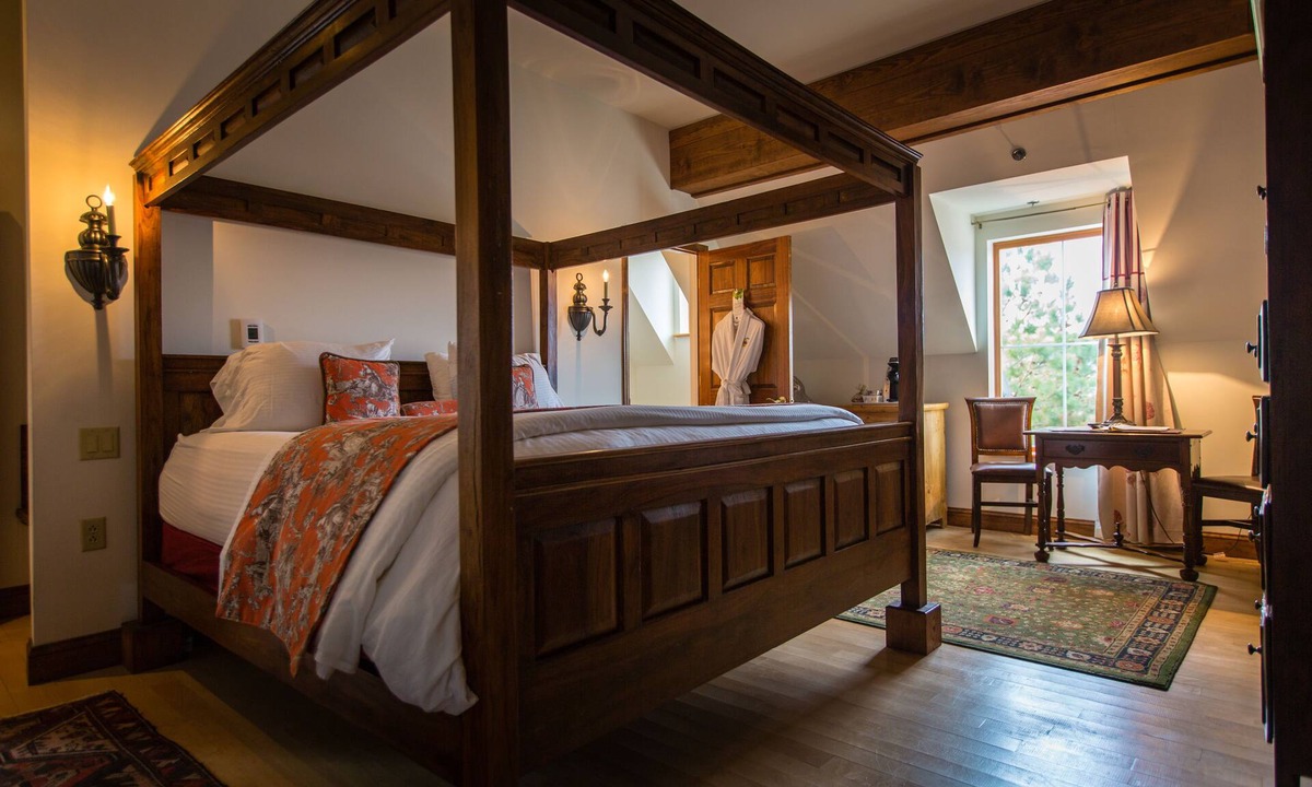 Williamsburg Hotel | Wedmore Place