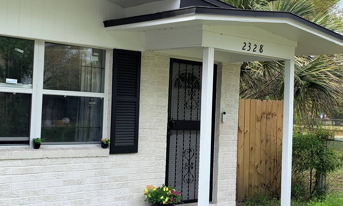 Grand Park House | Welcome to the Duck Pond with a fully fenced yard for your furry friends