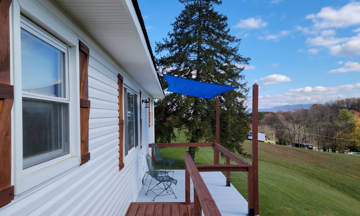 Kodak House | Welcome to Triple C Rentals, this home is clean, comfortable and convenient!!!!!