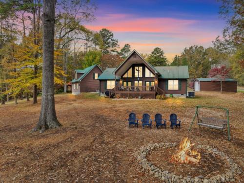 Baneberry House | Whiskey Cove Lakefront 2 Fireplaces 2 FirePits