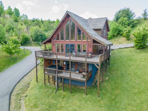 Wolf Laurel House | Whiskey Hills - Newly Remodeled Luxury Cabin with Hot Tub, Incredible Views close to Asheville, walk to Hatley Pointe & Ski!
