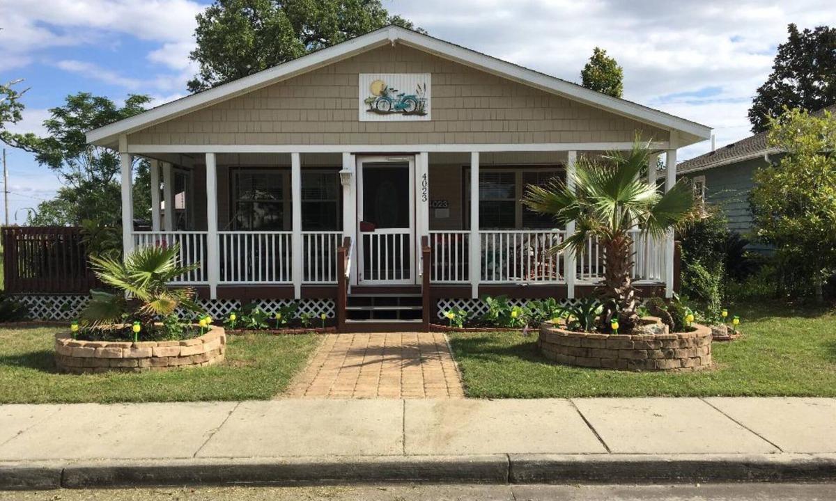 Gulfport House | WHISPERING SANDS COTTAGE, 2 PETS STAY FREE, GULF VIEW,