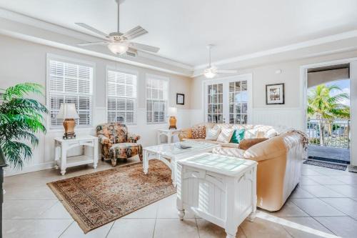 Mid Island House | Whitecap Condo Beachfront Splendor