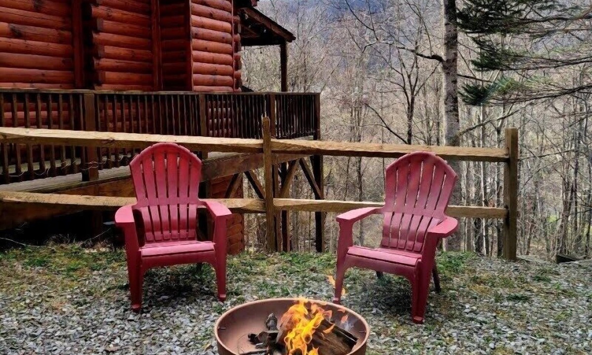 Settlers Ridge House | Wild Peace Secluded in Nature Fireplace, Pit