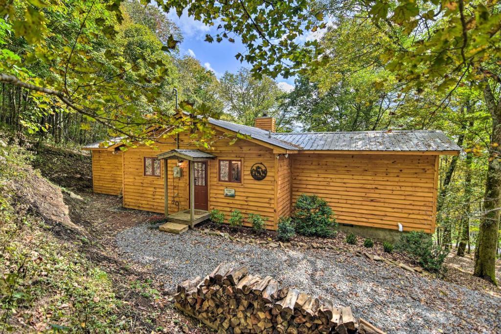 Wolf Laurel House | Wolf Laurel Resort Cabin Near Hiking and Skiing!