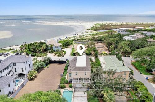 East Beach House | Wolfe Cottage - 2225 Bruce Drive