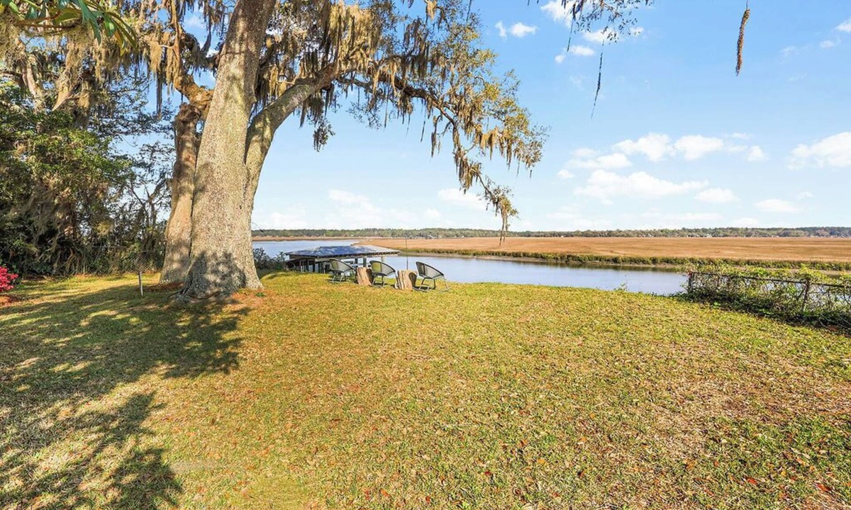 Townsend Cottage | Wonderful 2-bedroom Riverfront Cottage on Secluded Two Acres Estate