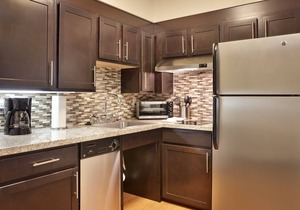 1 Bedroom Suite! Access to a Heated Pool & Hot Tub +Free Breakfast Buffet. Close to Jordan Landing! in Midvale