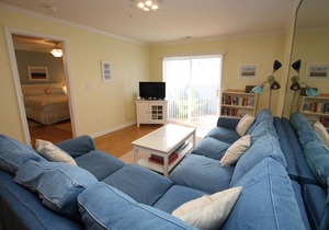Beautifully renovated 2 Bedroom, 2nd floor unit with access to a community pool. in Rehoboth Beach
