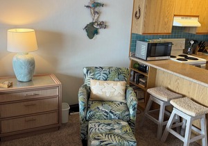 Direct OCEANFRONT STUDIO CONDO in Lahaina