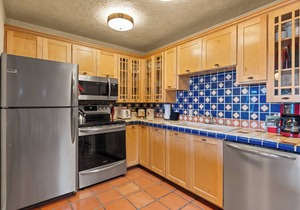 Fort Marcy 20 | Walk to Plaza | Fireplace | Kitchen | Hot Tub | Pool | End Unit | Single Level