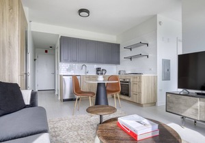 Luxe West Loop Studio w/Gym, Pool, Coworking, walk to UIC, by Blueground in Chicago