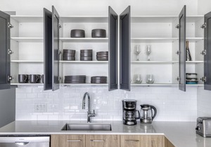 Luxe West Loop Studio w/Gym, Pool, Coworking, walk to UIC, by Blueground in Chicago