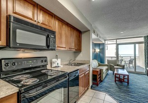 · Oceanfront King Suite - Multiple Pools, Indoor Waterpark and More in Myrtle Beach