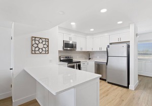 Shoreline Villas 7 - Gulf Front, Panama City Beach, Free Wifi, Great Location!