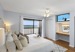 Shoreline Villas 7 - Gulf Front, Panama City Beach, Free Wifi, Great Location!