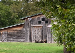 The Meadows Lodge is a Hotel style lodge with 8 rooms and 2 suites available. in Eucha