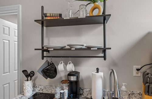 Olde Town Augusta Apartment | 1 bedroom, 1 bathroom studio apartment in Downtown Augusta. The sleeping arrangements for this unit is a full-sized bed.