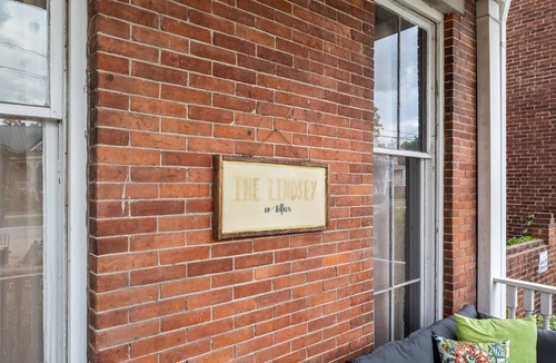 Olde Town Augusta Apartment | 1 bedroom, 1 bathroom studio apartment in Downtown Augusta. The sleeping arrangements for this unit is a full-sized bed.
